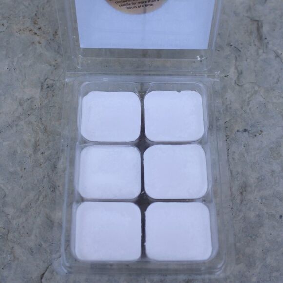 Love Spell Luxury Soy Wax Melt - Picture 2 of 3